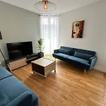 Bombai, L\'Elegance Et Le Confort Chaleureux